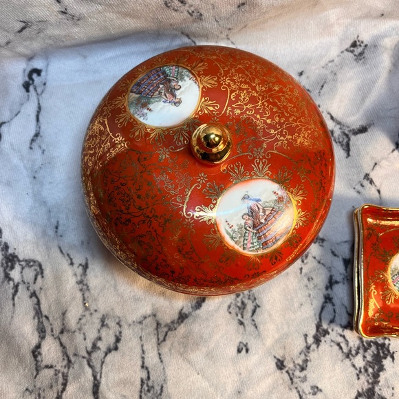 1950’s Victorian Vanity Trinket Set - Picture 3 of 15